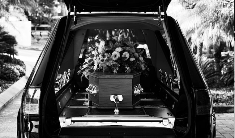 Få professionel hjælp til planlægning af begravelse hos Lavendla